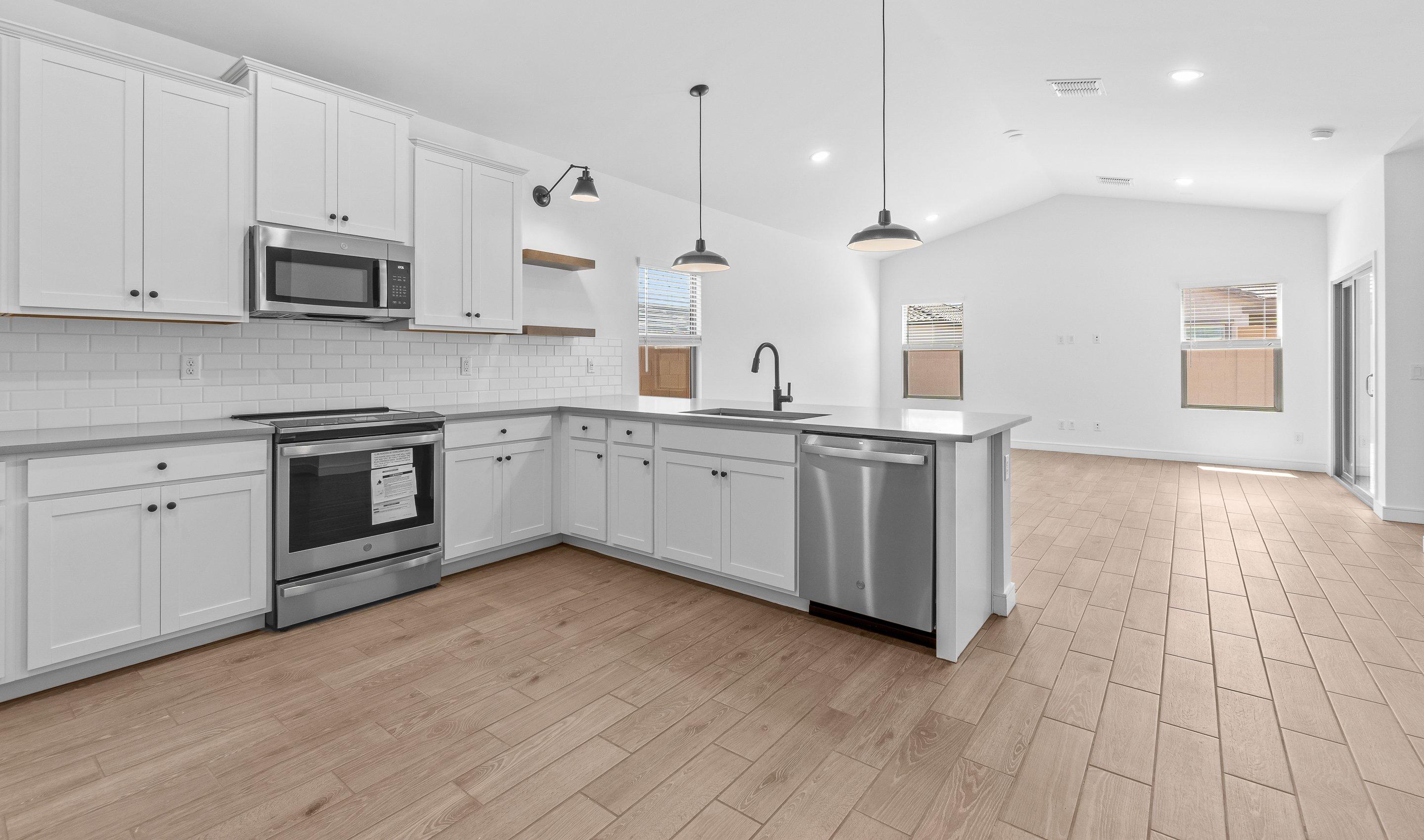 Kitchen with peninsula island