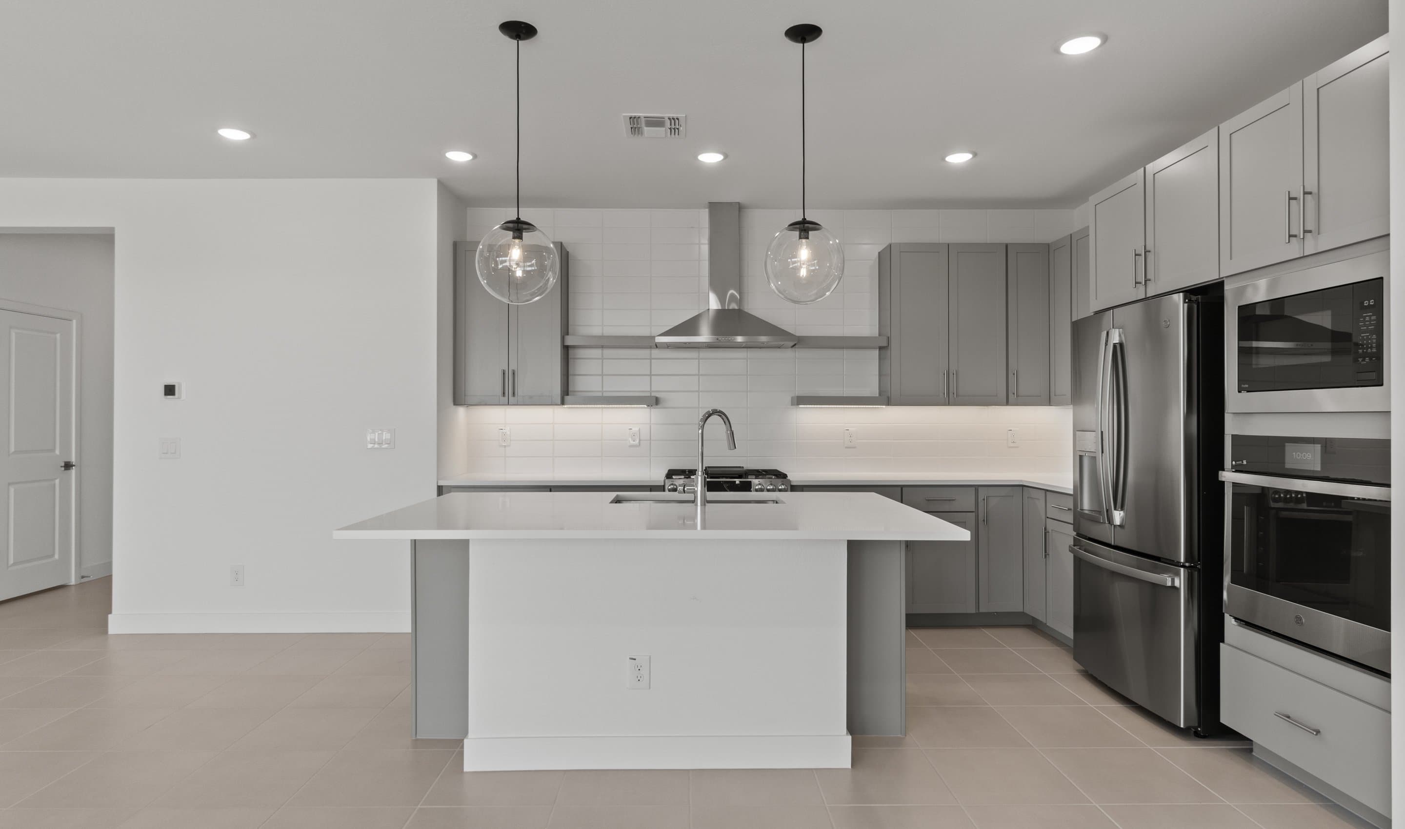 Kitchen with vast island & pendant lights