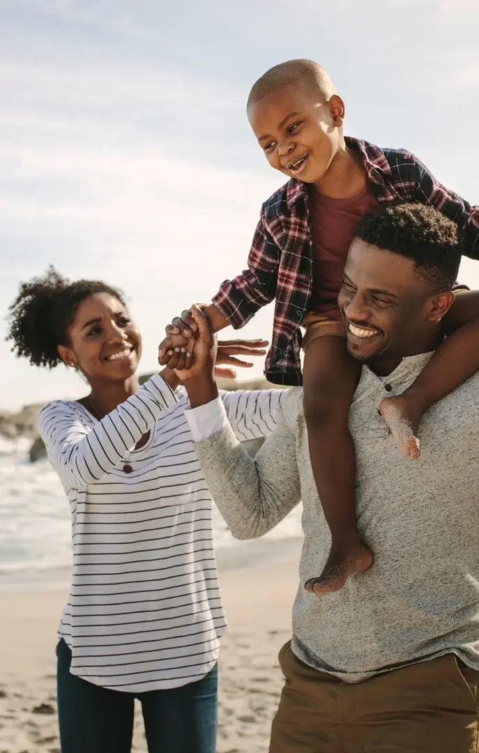 157471 Family On Beach Boy on Dad s Shoulders USP Crop