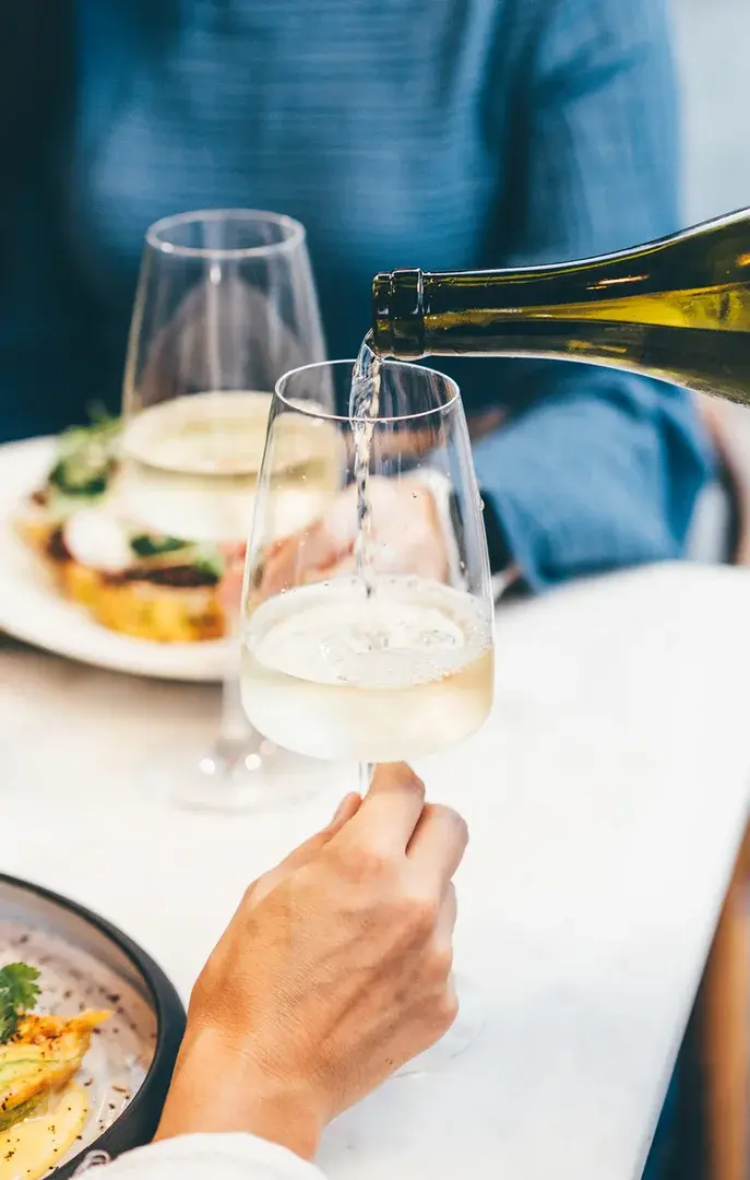 155756 Dining Outside with Wine USP Crop