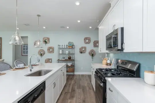 109136 Four Seasons at Carolina Oaks Donegal Kitchen