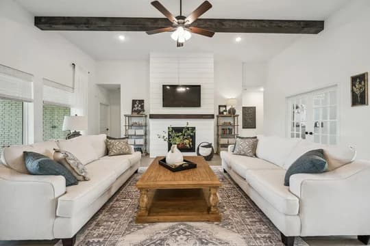 Lakeview Elin Great room