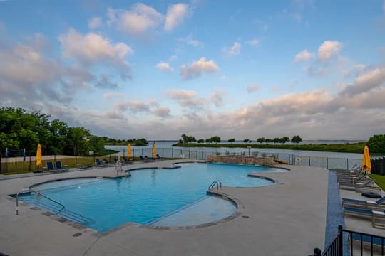 Heath Golf Yacht Pool