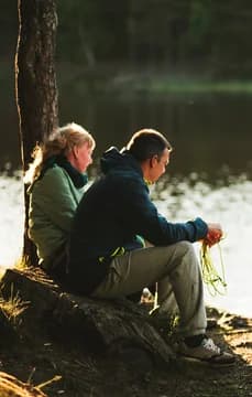 62391 USP Crop Couple by lake