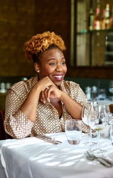 85332_USP Crop dining