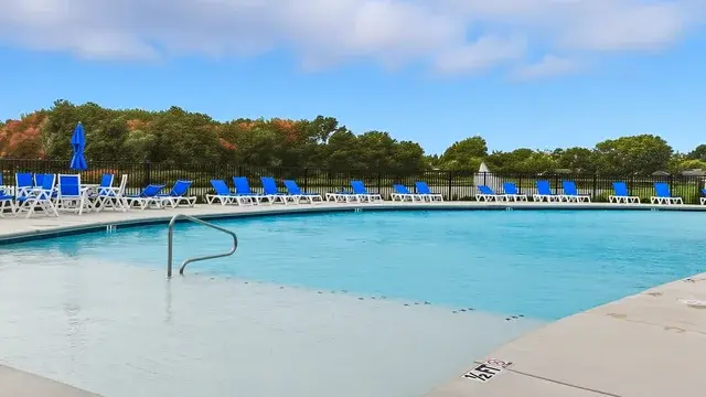 191739_Four Seasons at Scenic Harbor_Pool_Crop