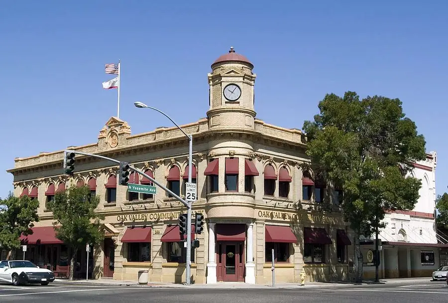 Downtown Oakdale - Oakdale First National Bank - Reasons why Oakdale is a good place to live