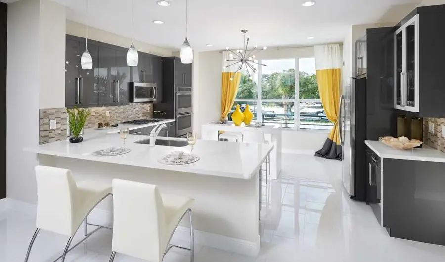 Kitchen with Peninsula